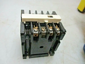 GENERAL ELECTRIC INDUSTRIAL RELAY CR120A02102AA - Picture 1 of 3