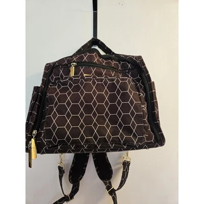 Ju Ju Be Bolso de Gimnasio de Pañales Mochila Hombro Blanco y Negro Diseño Geométrico y Almohadilla Foto 1 de 4