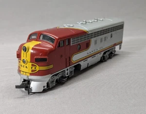 HO scale  Kato  SANTA FE   EMD F7  Phase I  Diesel Locomotive  tested - Picture 1 of 11