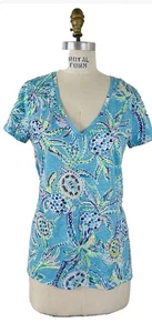 NWT Lilly Pulitzer Etta V- Neck Shirt Bermuda Blue Turtle Season S - Picture 1 of 3