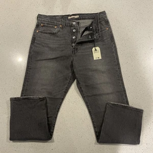 Levi's Premium Wedgie Jeans High Rise Distressed Womens Black Size 30 X 26 NWT - Picture 1 of 5