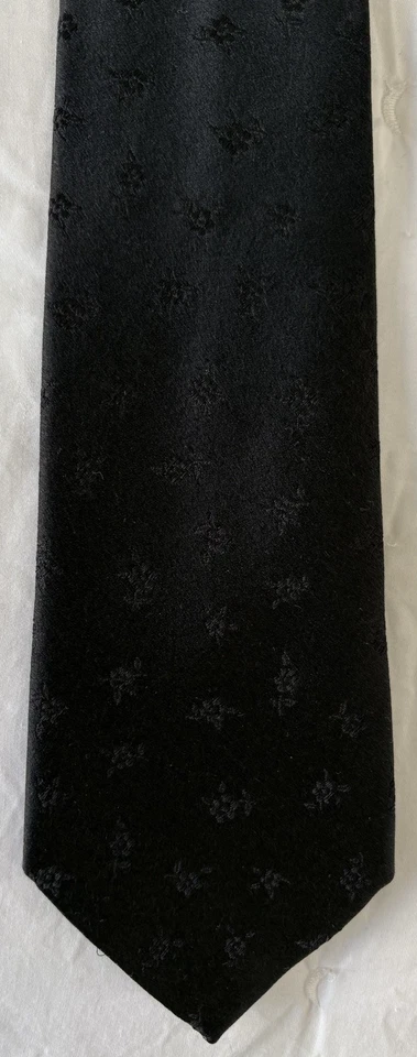 Corbata para hombre Paul Stuart 100 % seda negra formal con flor sutil - solo usada una vez Foto 1 de 4