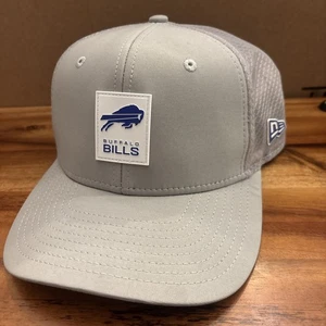 Buffalo Bills New Era 2025 Sideline 9SEVENTY Adjustable Trucker Snapback Hat Cap - Bild 1 von 9