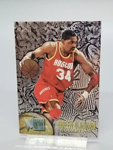 1995-96 Fleer Metal Silver Spotlight #40 Hakeem Olajuwon Houston Rockets HOF - Foto 1 di 2