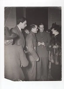 Toronto Scottish Soldier WW2 - Lady Lucas & Torch Black Star Foto de prensa - Imagen 1 de 2