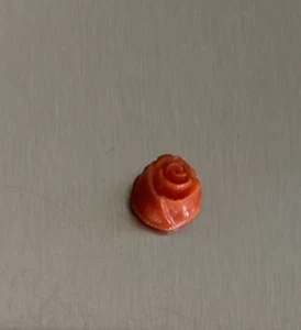 Antica perla cinese in corallo intagliato fiore rosa - Foto 1 di 4