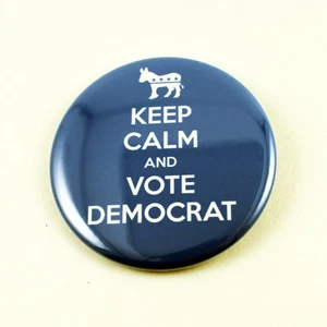 Keep Calm & Vote Democrat - 2 1/4 Inch Pinback Button - Kampagne Liberal Bernie - Bild 1 von 3
