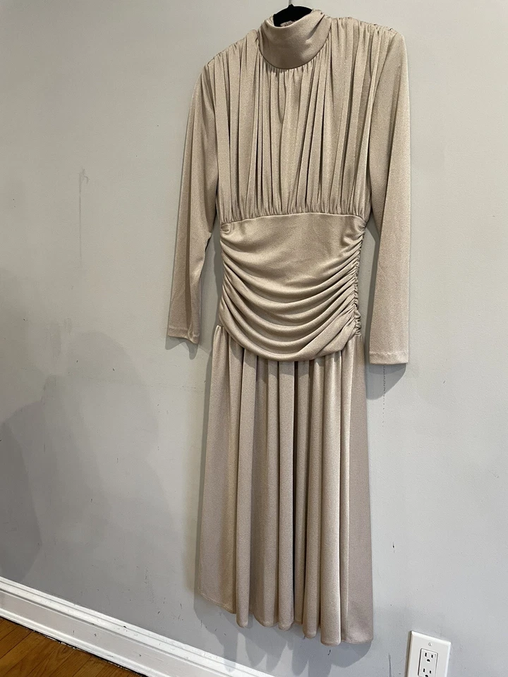 De colección. Vestido Elya Kay Plateado Años 70 Metálico Elastizado Acanalado Cuello Simulado Talla S Foto 1 de 4