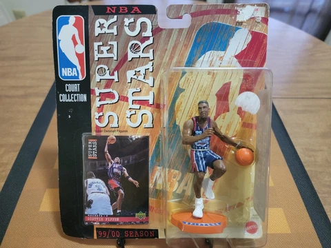 Scottie Pippen NBA Court Collection Super Stars 99-00 Season Figure & Card Cover