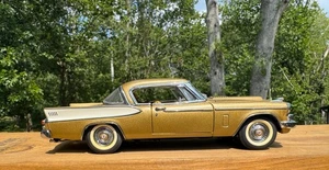 Danbury Mint 1957 Studebaker Golden Hawk 1:24 Diecast Car - Picture 1 of 8