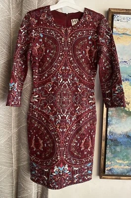 Vestido HAUTE HIPPIE Mujer Talla 0 Vino Bordado Pavo Real Flores Forrado Foto 1 de 4