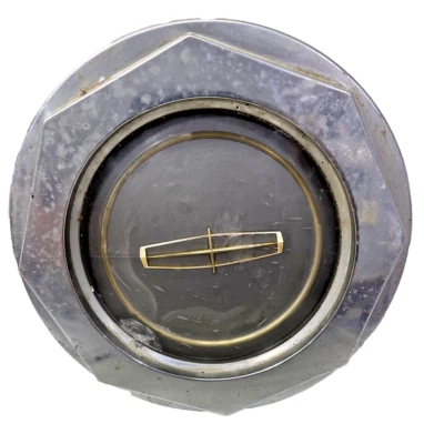 1980 - 89 年林肯镇汽车 Mark VII,7 英寸车轮中心盖二手,有损坏,#939 — 第 1/4 张图片