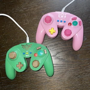 2 controller Gamecube Nintendo Wii e Wii U Peach & Zelda Link Fight Pad usati in ottime condizioni - Foto 1 di 6