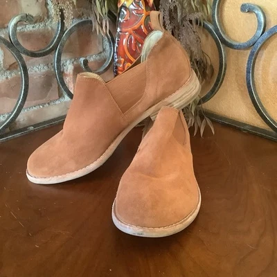 Bota Chelsea baja Clarks talla 8,5 Edenvale de gamuza tostada oscura Foto 1 de 4