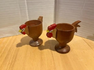 2er Set Huhn Hahn Henne Holz geschnitzt EIERBECHER 2 1/4"H - Bild 1 von 4