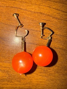 MOON GLOW EARRINGS Orange LUCITE SCREW BACK EARRINGS VINTAGE 1” Art Deco - Picture 1 of 2