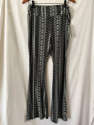 Pantalones acampanados No Boundaries para mujer junior estampado verde rayas muchas tallas Foto 1 de 3