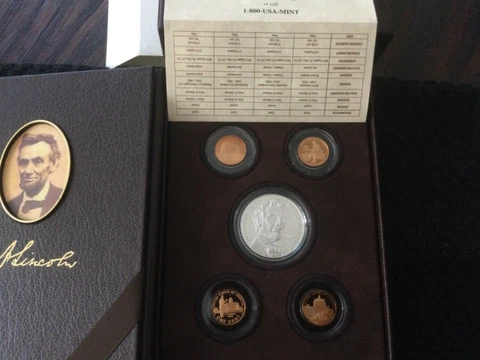 2009 United States Mint Lincoln Coin & Chronicles Set With COA and Sleeve Cover
