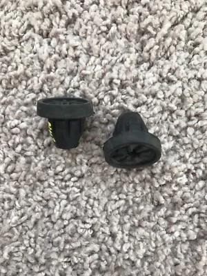 Bujes inferiores condensador de CA Mazda Cx-7 2007 2008 2009 2010 2011 2012 OEM Foto 1 de 3