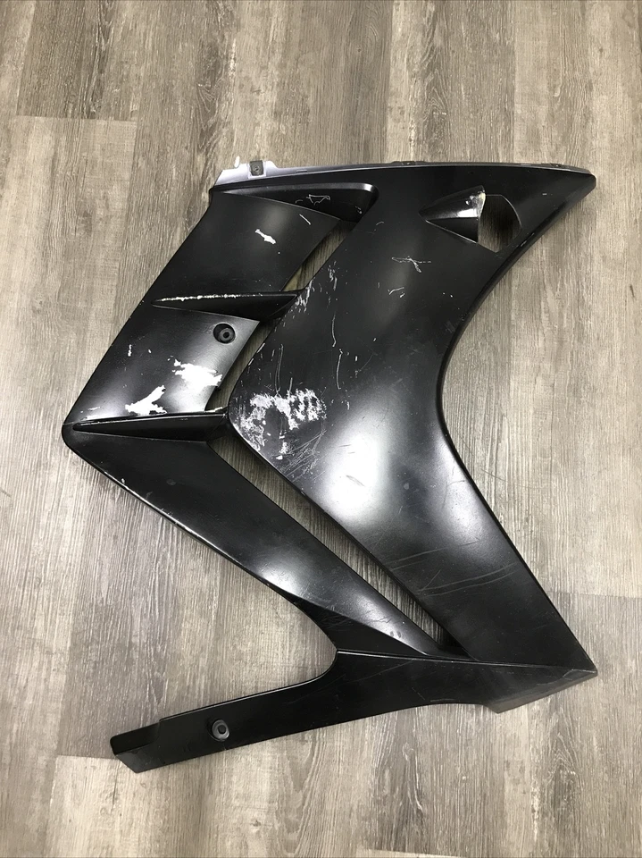 YAMAHA FJR1300 2004, CARROCERÍA INFERIOR DELANTERA 2 PARTE CARENADO DERECHO # 5VS-Y283K-30-P0 Foto 1 de 4