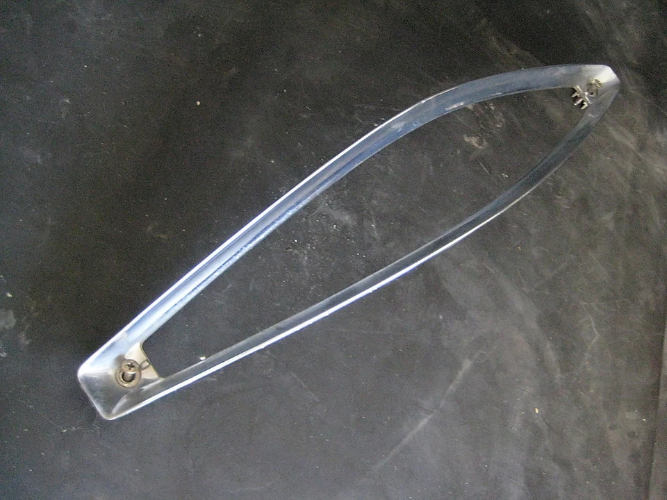 71 72 Cadillac Deville Fleetwood Calais Luz Trasera Lente Borde Envolvente Bisel Foto 1 de 1