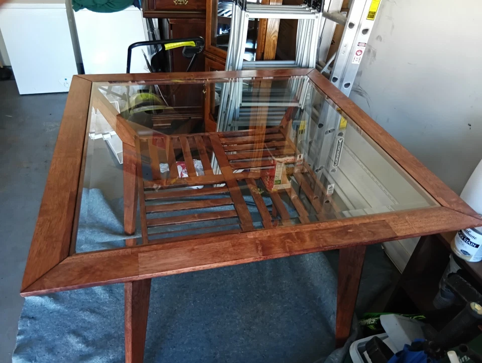 Mesa de comedor CASTAÑO ROJO  Foto 1 de 3