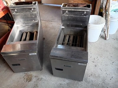 Two Pitco commercial natural gas countertop deep fryers - Image 1 of 4