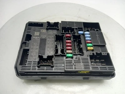 RENAULT TRAFIC Fuse Box 2014-2025 284B79704R  - Image 1 of 4