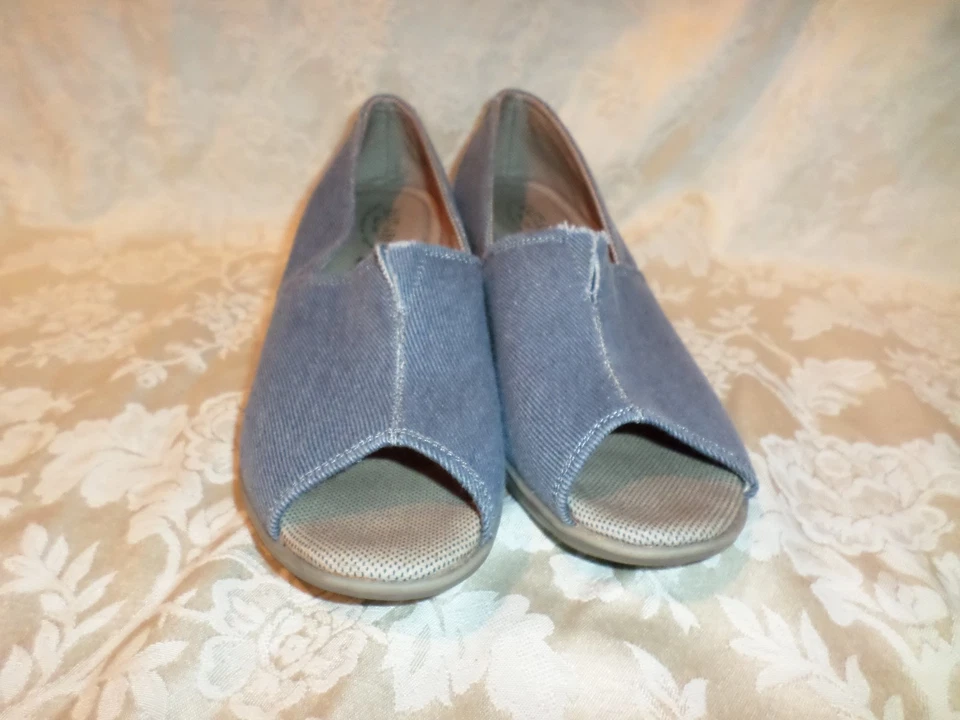 Eastland "Brooke" Denim Azul Lona Cuña Punta abierta 11 M Usado en Excelente Condición Espuma con Memoria Foto 1 de 4
