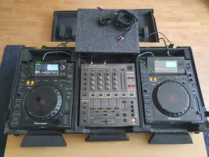 Pionner 2x CDJ-2000 + Flight case + FREE 1x DJM-600 All cables - Picture 1 of 12