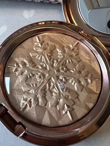 MAC Whisper Of Gilt Highlighter Limited Edition Geschenkset - Bild 1 von 6