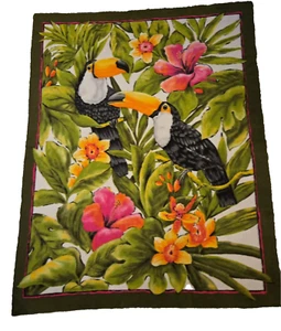 Weiche Fleece Überwurf Decke 57 x 45 grün Tukane Hibiskus Blumen tropisch - Bild 1 von 5