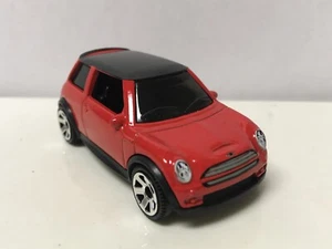 2000-2006 Mini Cooper S Hatchback Collectible 1/64 Scale Diecast Diorama Model - Picture 1 of 4