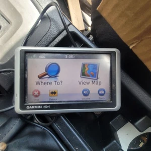 Garmin nüvi 1300 GPS 4.5 Touch Screen - Picture 1 of 11