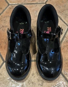MÄDCHEN SCHWARZE LACK SCHNALLE T-STEG SCHUHE VON MY SHOES BY GEORGE - 2 - Bild 1 von 7