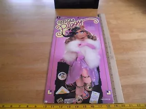 The Muppets 1980 Miss Piggy Stand-up Colorforms bambola di carta 6 abiti in busta - Foto 1 di 12