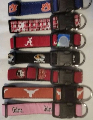 NCAA Collares Ajustables Resistentes para Perros con Anillos en D NUEVO Asst Escuelas y Tamaños Foto 1 de 4
