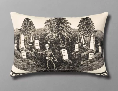 Almohada cementerio esqueleto descanso en paz objetivo umbral John Derian Foto 1 de 3