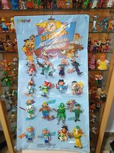 Antiguo expositor carton lleno de figuras goma pvc perfecto estado Comics Spain - Imagen 1 de 9
