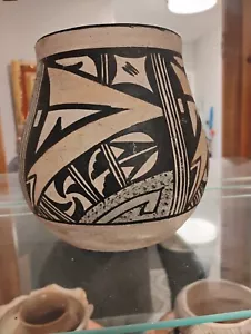 Native American Geometric Black & White ACOMA Pottery unsigned - Picture 1 of 1