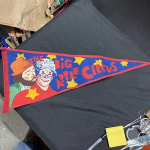 THE BIG APPLE CIRCUS VINTAGE 80s SOUVENIR PENNANT Clowns - Picture 1 of 8