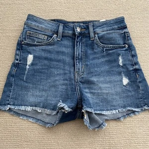 Women's H&M Shorts Frayed Raw Hem Ripped Denim Jean Shorts US 4 - Picture 1 of 6