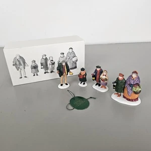 DEPT 56 CAROLERS ON THE DOORSTEP Retired Dickens Village 4 Figuren 5570-0 - Bild 1 von 11