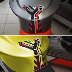 Adesivo 3D Protezione Paraserbatoio compatibile con Aprilia Tuono 660 2021-2023 - Foto 1 di 11