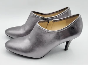 NIB CALVIN KLEIN Jenny Metallic Leather Zip Ankle Boots Heels Shoes Size 7M - Picture 1 of 9