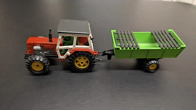 majorette  tractor and trailer made in france in good condition — 第 1/4 张图片