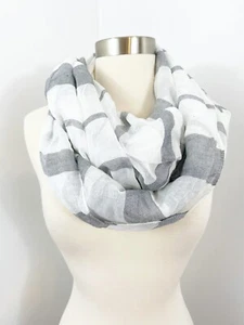 NUEVO Ann Taylor LOFT Blanco Gris Metálico Círculo Infinito Bufanda a Rayas Rayón - Imagen 1 de 4
