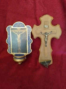 LOT DE 2 ANCIENNES BENITIER/BOIS SCULPTE 25cm/BOIS PEINT 22,5cm/XXè/JESUS METAL - Picture 1 of 5