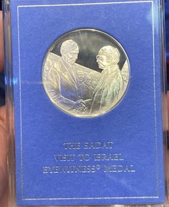 Moneta Franklin Mint SS metallo 1977 "La visita di Sadat in Israele" con vetrina - Foto 1 di 2