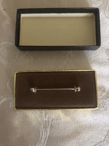 Barra de cuello de corbata Envoy diseño vintage tono plata extremos de bola redondos en caja original - Imagen 1 de 8